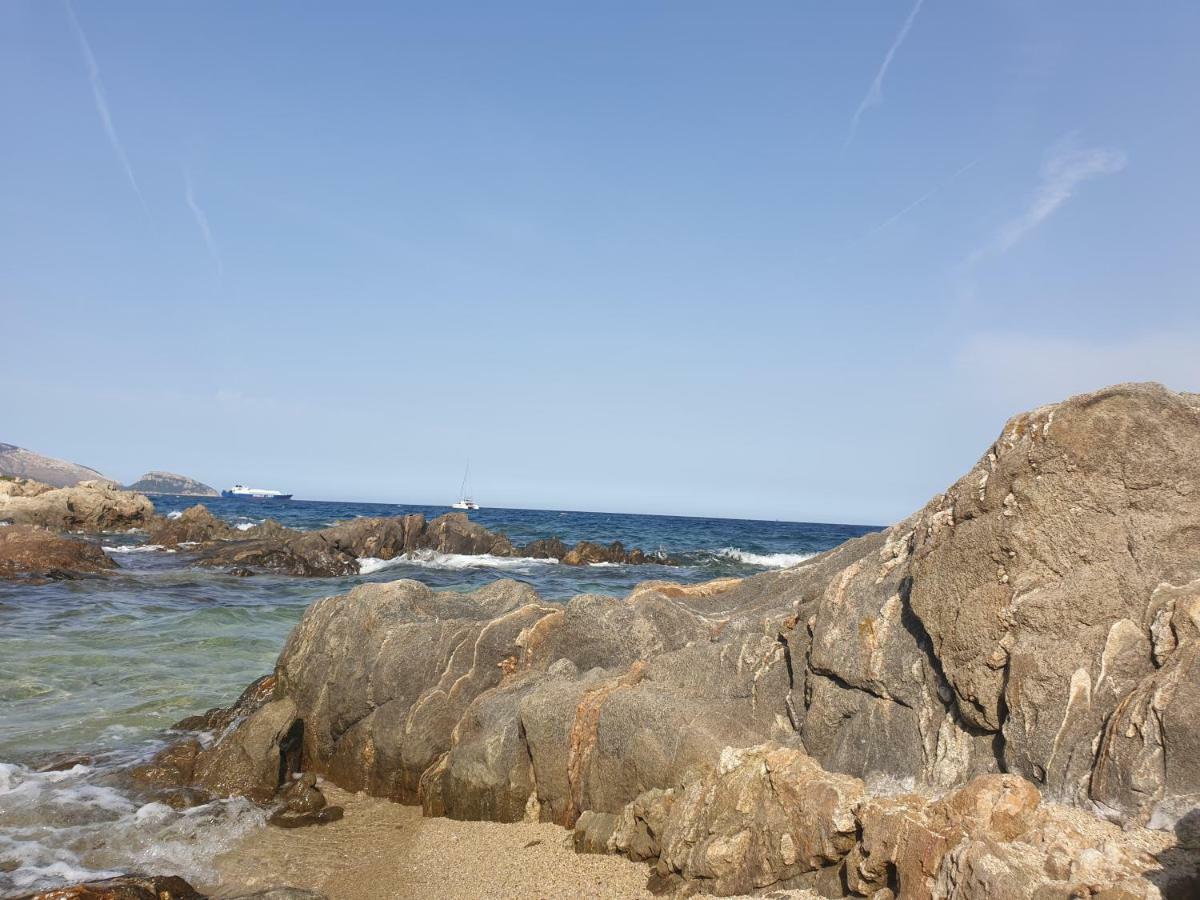 Home On Sardinia Beach 奧爾比亞 外观 照片